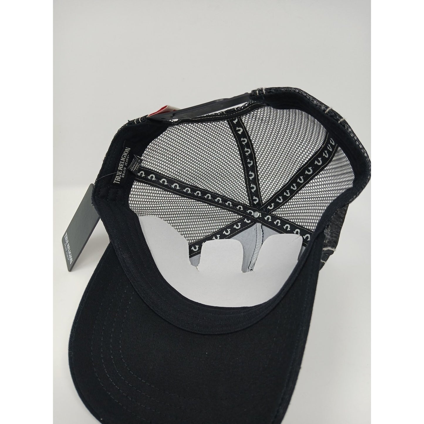 True Religion Men Horse Shoe Embroidered Logo Trucker Hat Cap Style TR3036 New