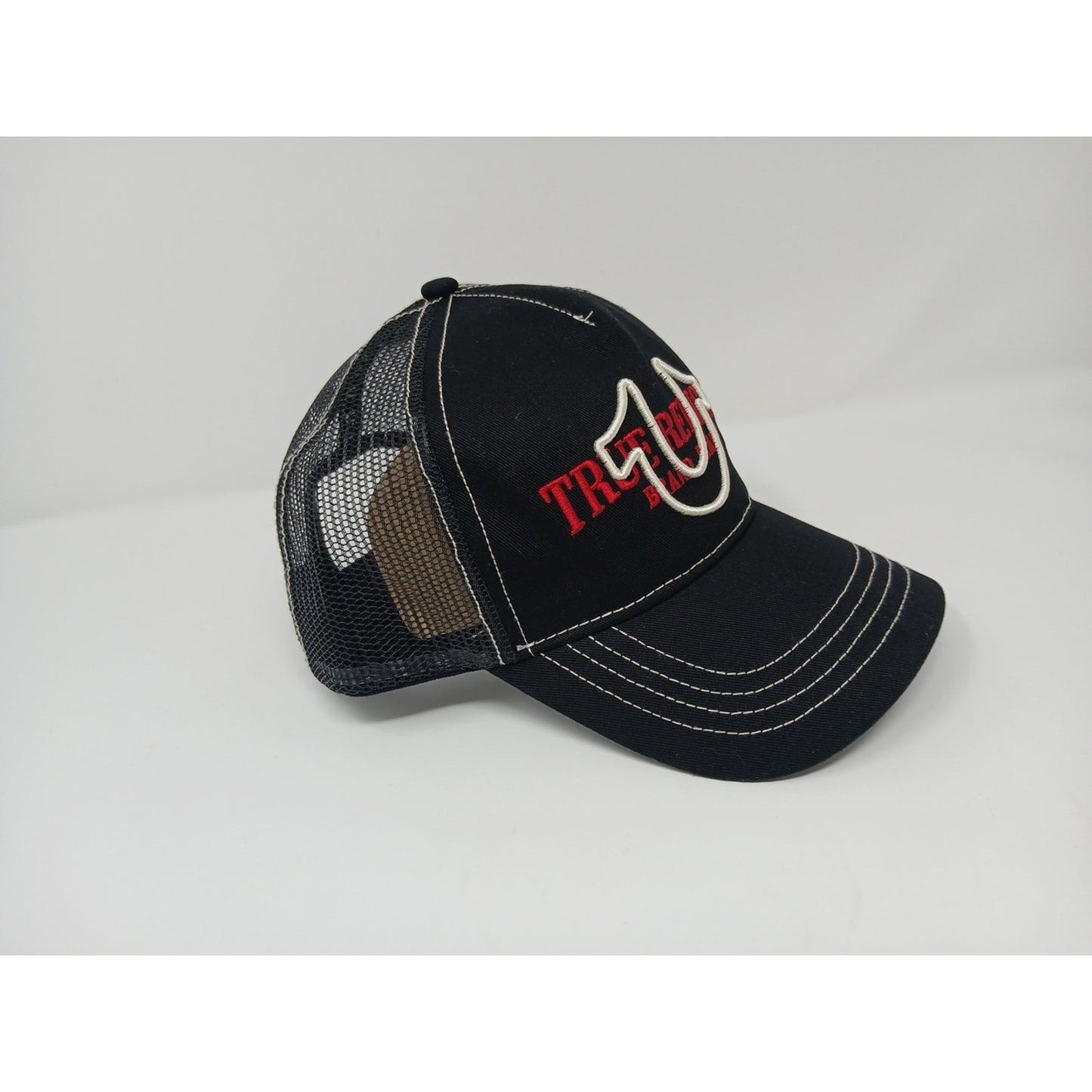 True Religion Men Horse Shoe Embroidered Logo Trucker Hat Cap Style TR3036 New